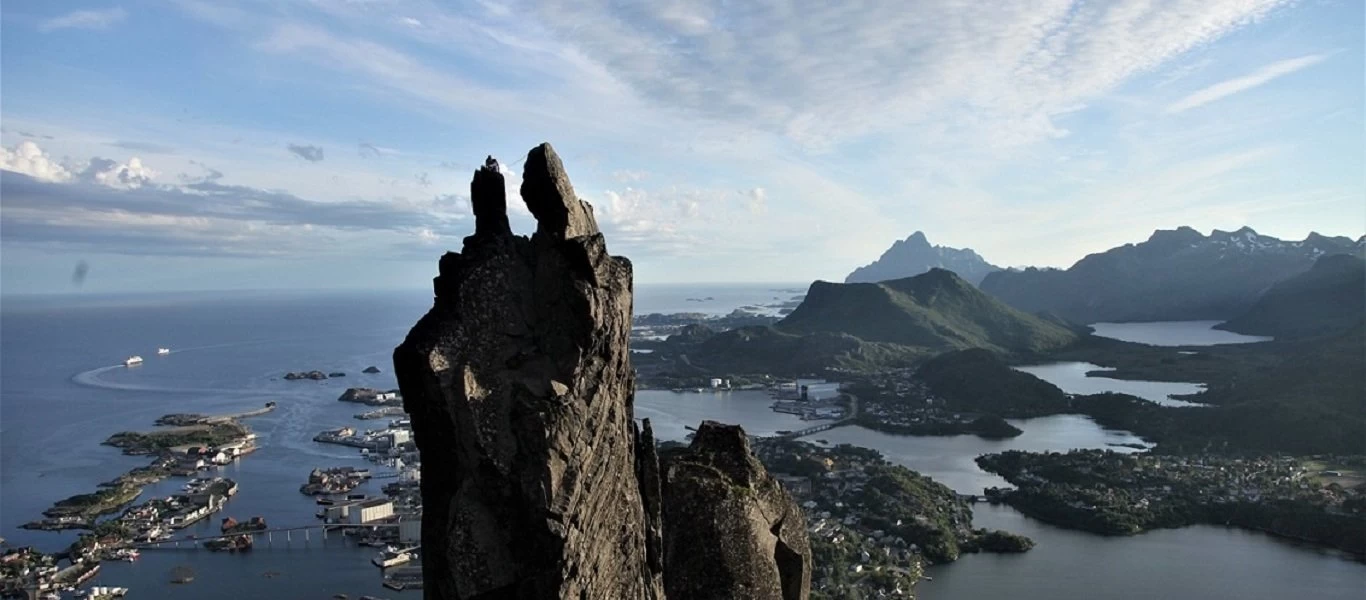 Έπαιξαν βόλεϊ στα «κέρατα του τράγου» - Βίντεο που κόβει την ανάσα